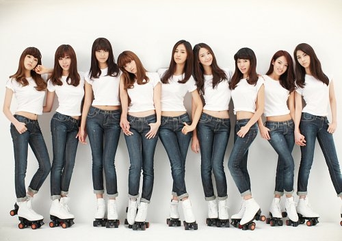 Picture of Korean pop group Girls Generation wishing Happy Chuseok